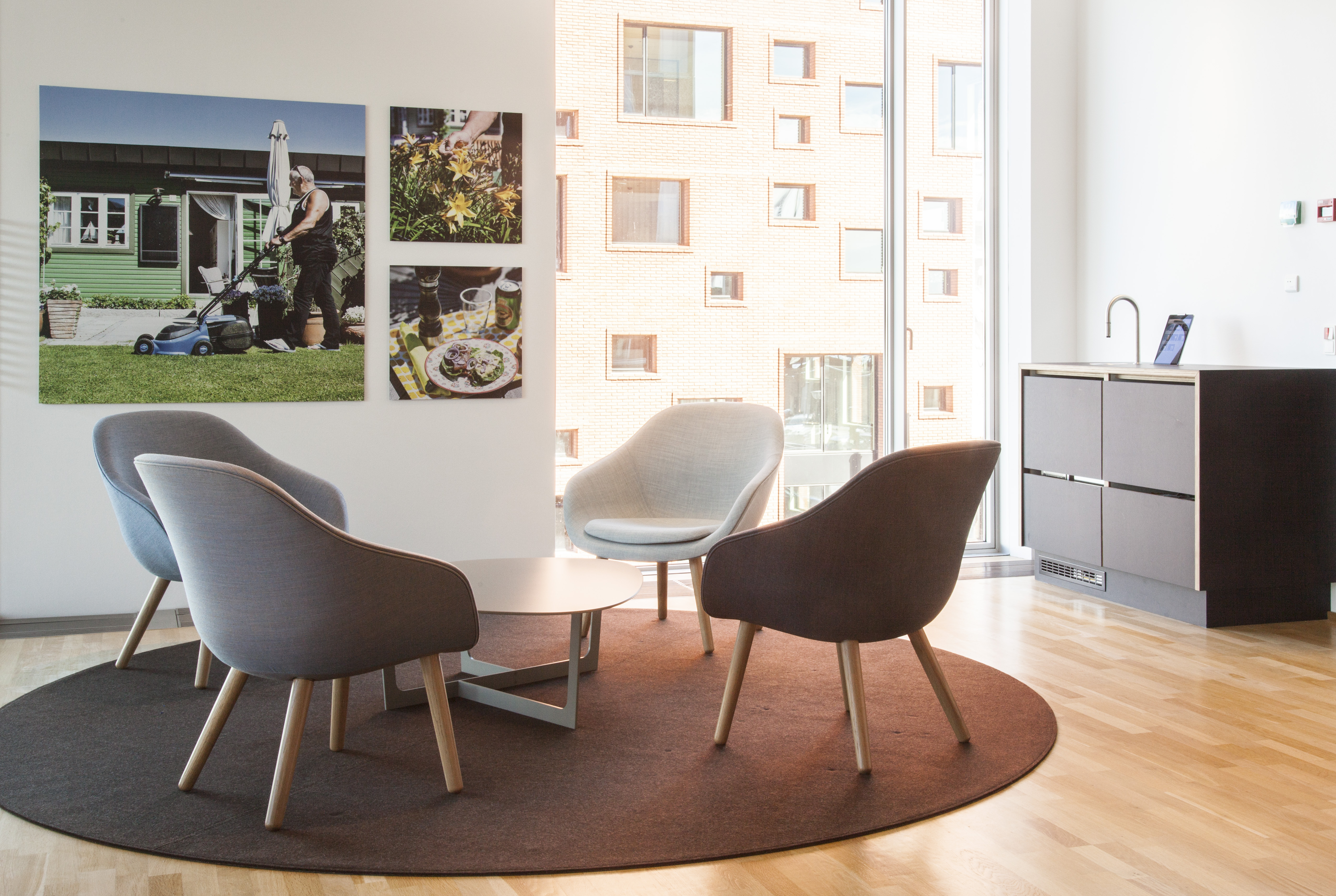 løst tæppe i filt på kontor